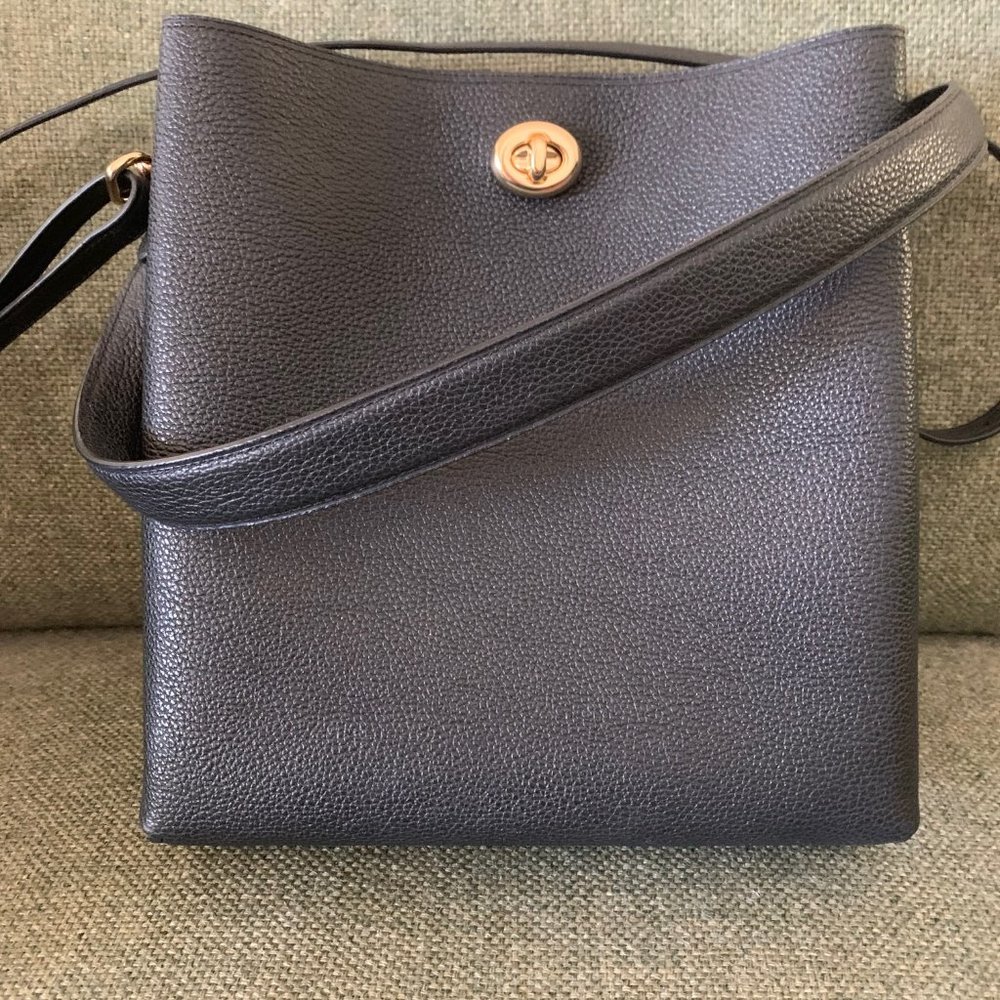 Coach NWOT Softly Structured Bucket Bag with a Tailored Look